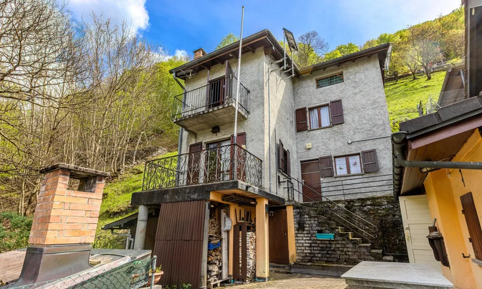 SPLENDIDA CASCINA 6.5 CON STUPENDA VISTA APERTA AD ARBEDO