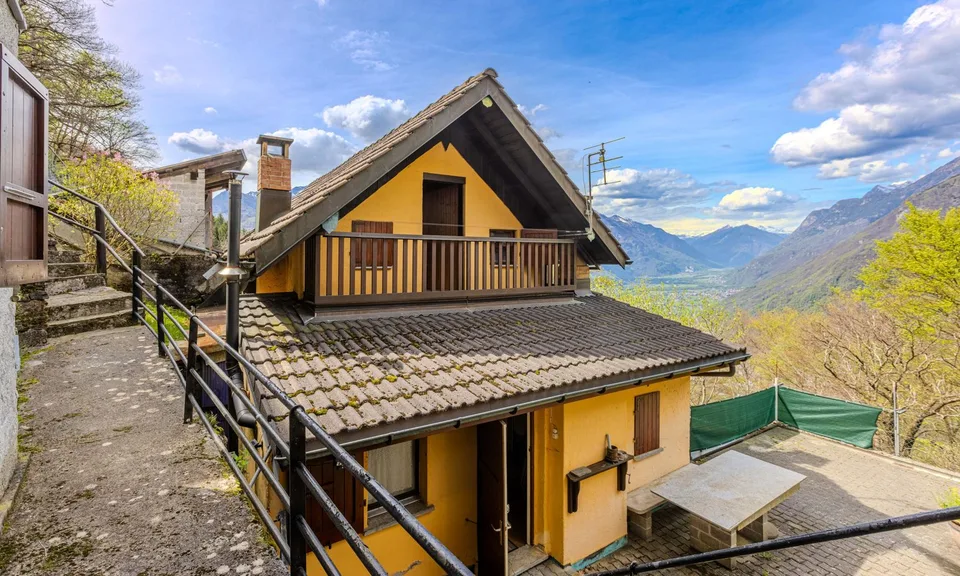SPLENDIDA CASCINA 6.5 CON STUPENDA VISTA APERTA AD ARBEDO
