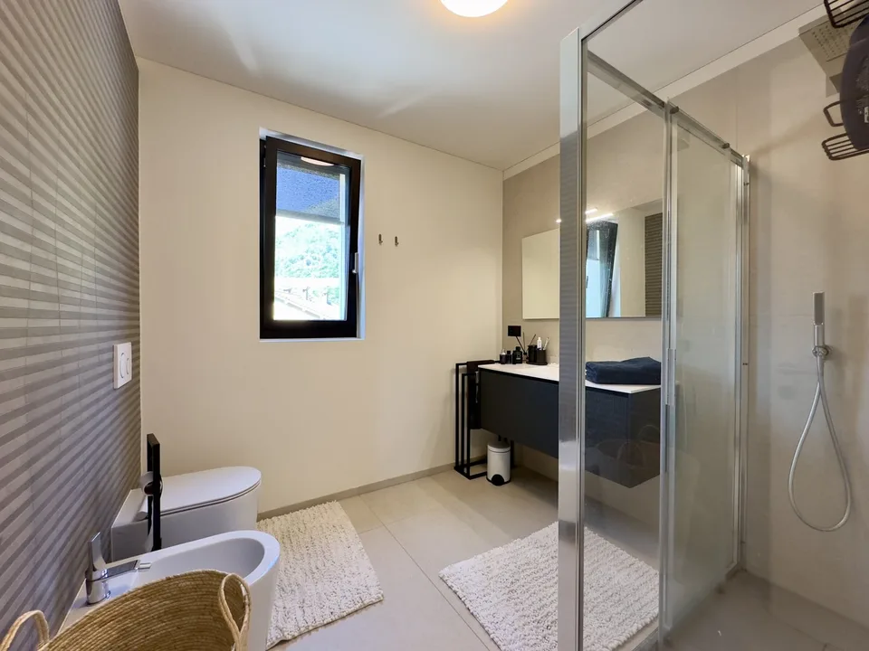 MODERNO ED AMPIO 4.5 LOCALI CON FINITURE DI PREGIO A RIVERA