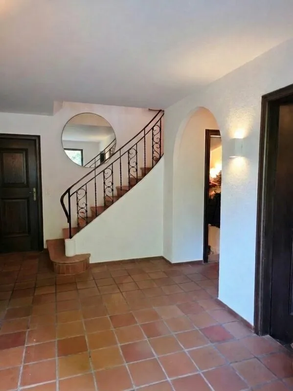 Elegantes 7 1/2 Zimmer-Landhaus mit viel Umschwung und Fernsicht / Unique Country-Style Villa