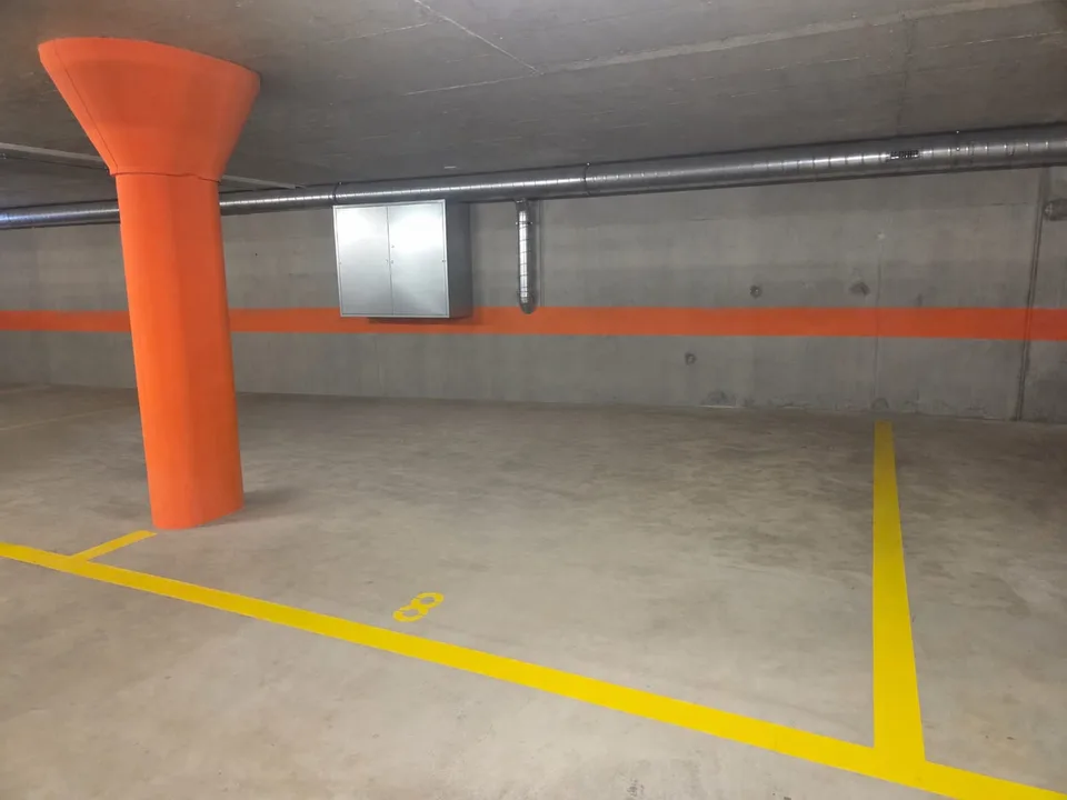 Extra breiter Tiefgaragenplatz-Nr. 8 in Wangen SZ