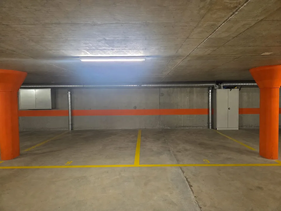 Extra breiter Tiefgaragenplatz-Nr. 8 in Wangen SZ