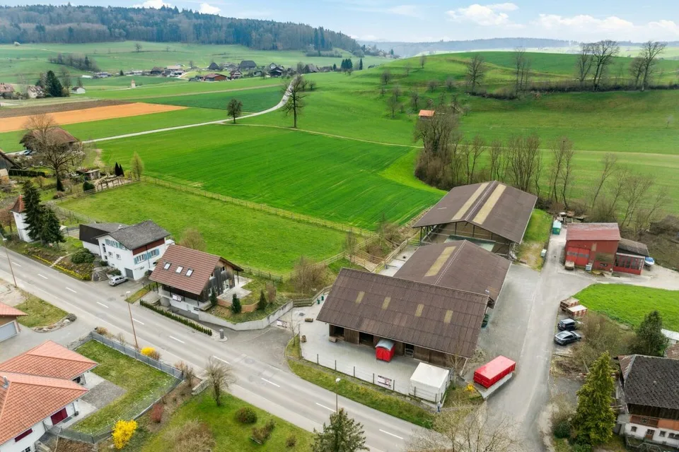 Bijou - Reitsportimmobilie mit Reithalle und Wohnhaus