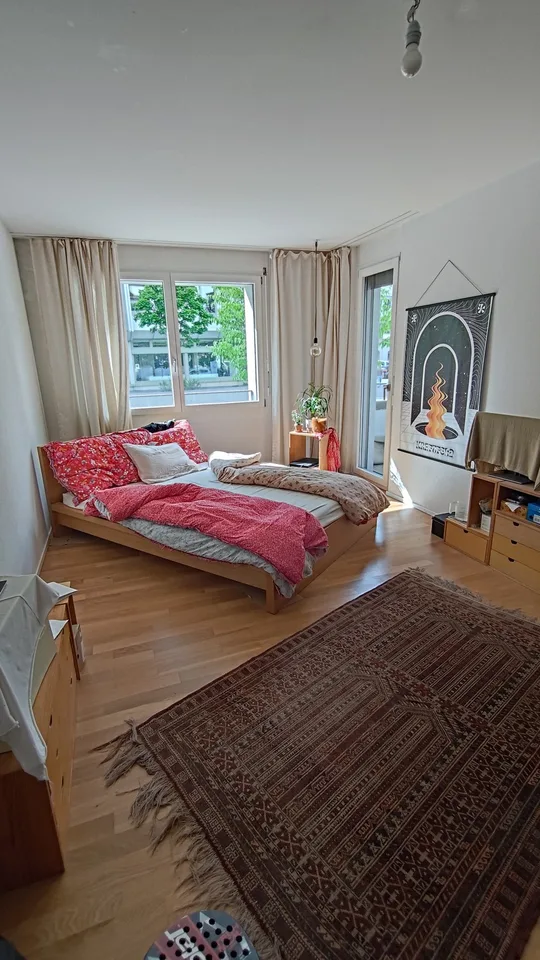 Zimmer (20qm) mit privatem Badezimmer in 4er WG