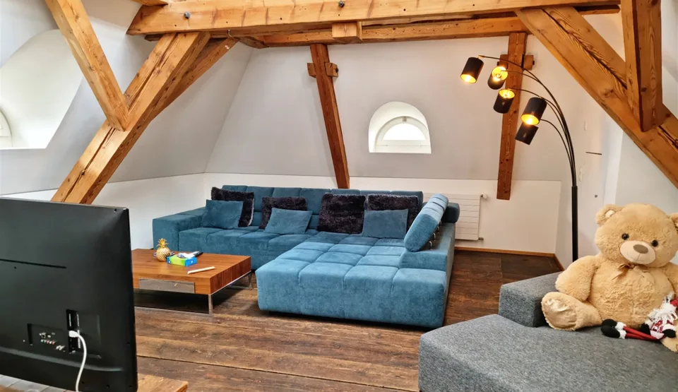 5.5-Zimmer-Dachmaisonettewohnung  in ehemaliger Bally-Villa