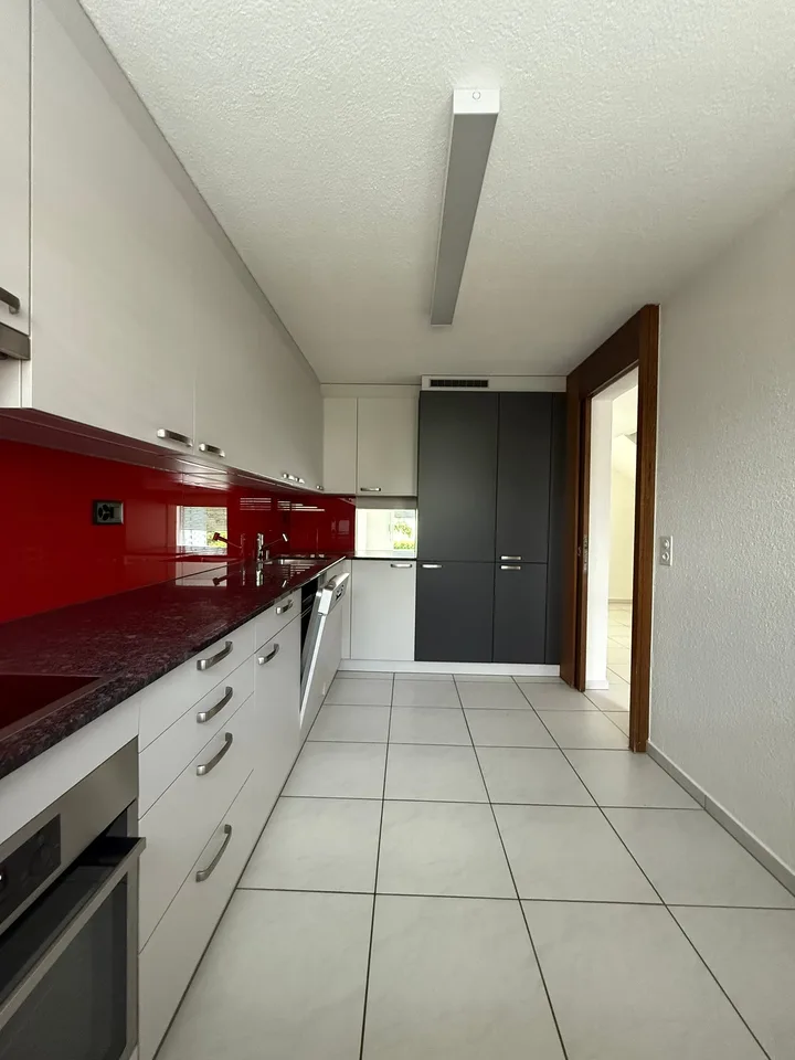 Wohnen auf zwei Ebenen - Attraktive 4.5-Zimmer-Maisonettewohnung mit Sitzplatz in Freienbach