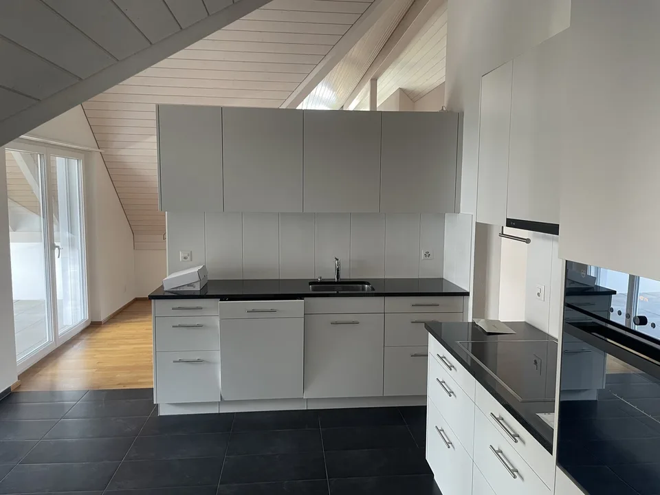 Moderne 4.5-Zimmer-Dachwohnung an sonniger und ruhiger Lage!