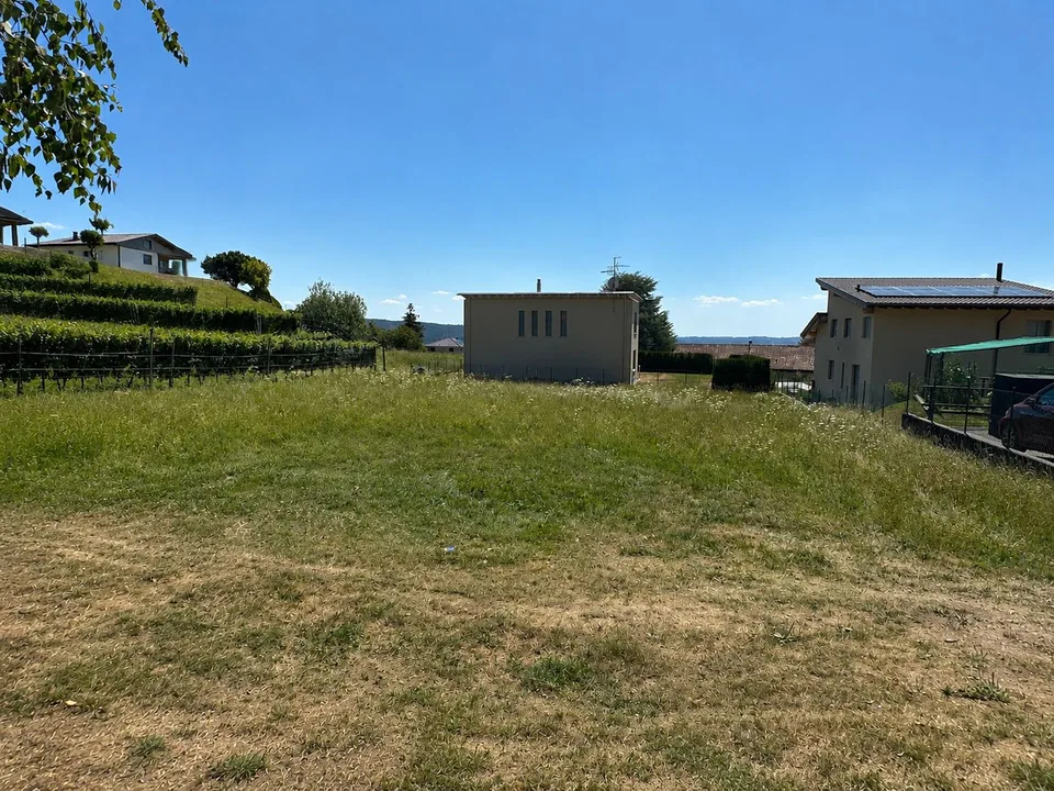 Buildable, flat land in the green with approved project