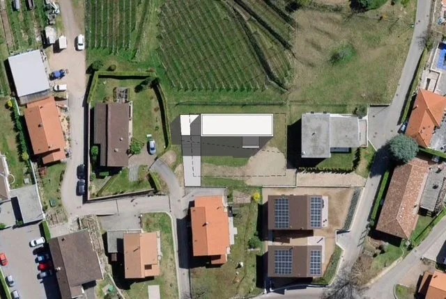 Baumwürdiges, ebenes Grundstück mit genehmigtem Projekt – Foto 8 von 12