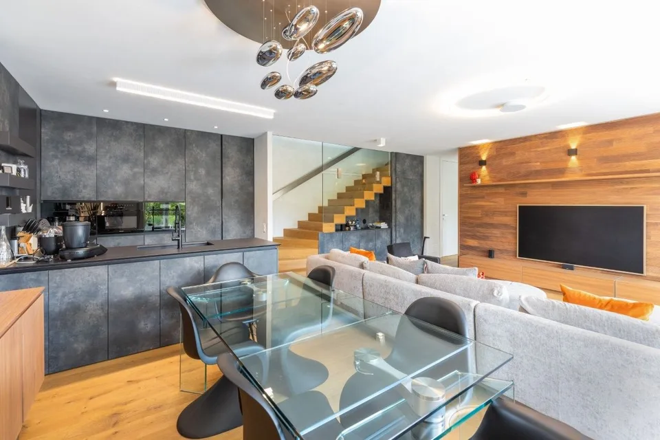 Verkauft Manno Raum, Licht und Stil: exklusives Duplex von 5.5 Zimmern mit großer Terrasse