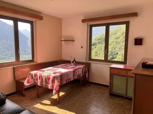 Casa 7.5 locali con bel giardino  / Haus mit schönem Garten