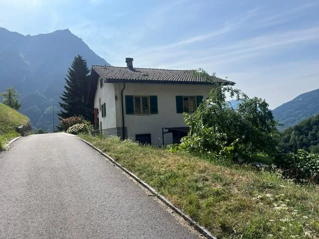 Casa 7.5 locali con bel giardino  / Haus mit schönem Garten