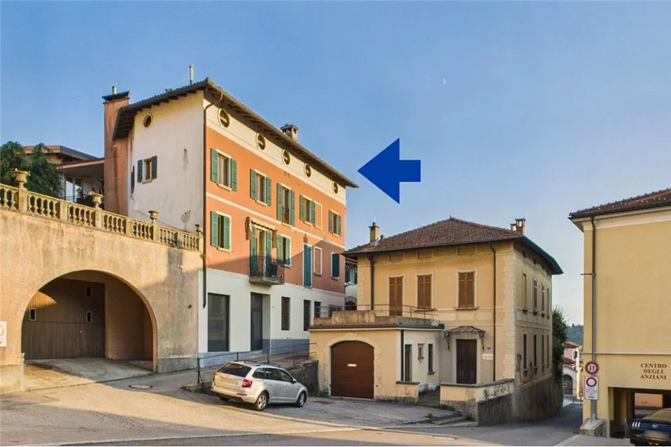 STABILE PLURIFAMILIARE con 8 unità (ristrutturate); POSIZIONE CENTRALE + TRANQUILLA; COMFORT ABITATIVO !