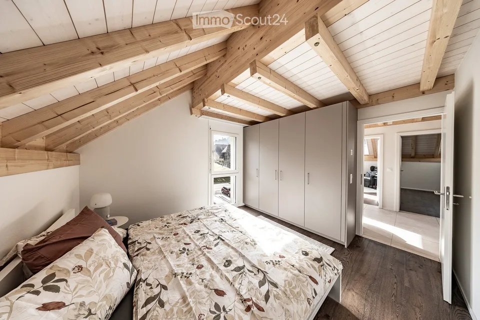 First occupancy spacious 5.5-room maisonette apartment