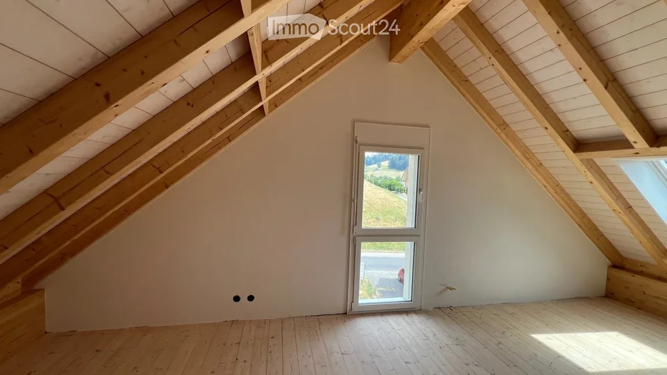 First occupancy spacious 5.5-room maisonette apartment