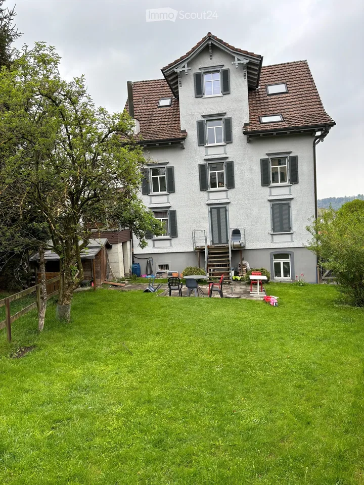 Teilsaniertes Mehrfamilienhaus an bester Lage in Abtwil – Foto 2 von 12