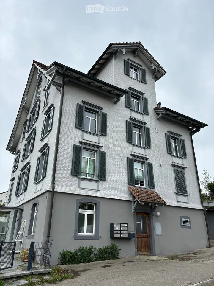 Teilsaniertes Mehrfamilienhaus an bester Lage in Abtwil – Foto 3 von 12