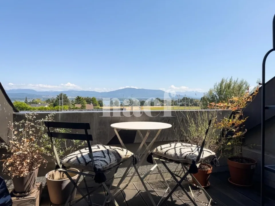 Spacieux duplex de 4.5 pièces d'environ 148 m² à Founex  Vue dégagée sur le lac et les montagnes