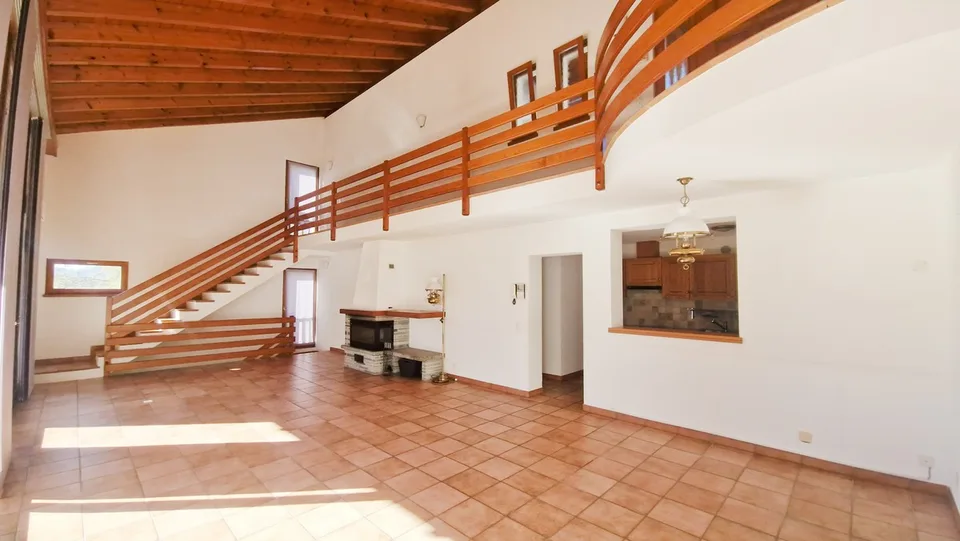 Belle maison 5,5 avec zone de jour merveilleuse et grand jardin.