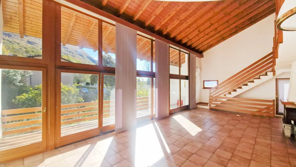 Belle maison 5,5 avec zone de jour merveilleuse et grand jardin.