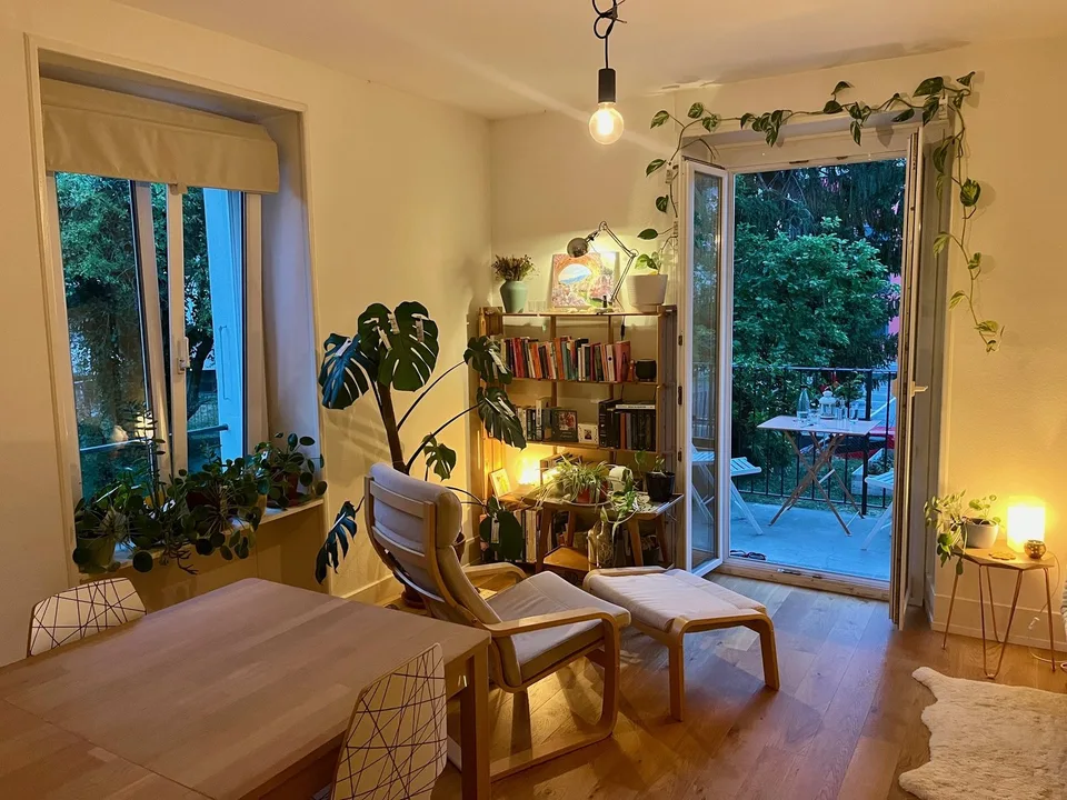 Affascinante appartamento di 3 locali con balcone e accesso al giardino.
