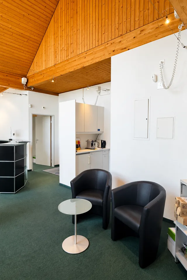 Praktische Bürofläche an zentraler Lage in Berikon – 65 m² im 2. Obergeschoss