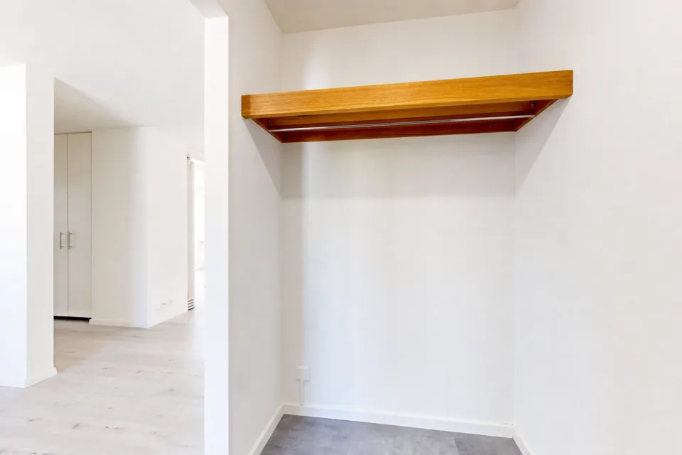 Appartamento 3.5 stanze appena ristrutturato con balcone, cantina, soffitta, lavatrice e posto auto