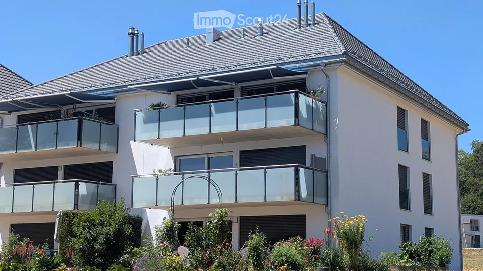 Appartement moderne de 4.5 pièces à Lignières – Vue, confort et accessibilité