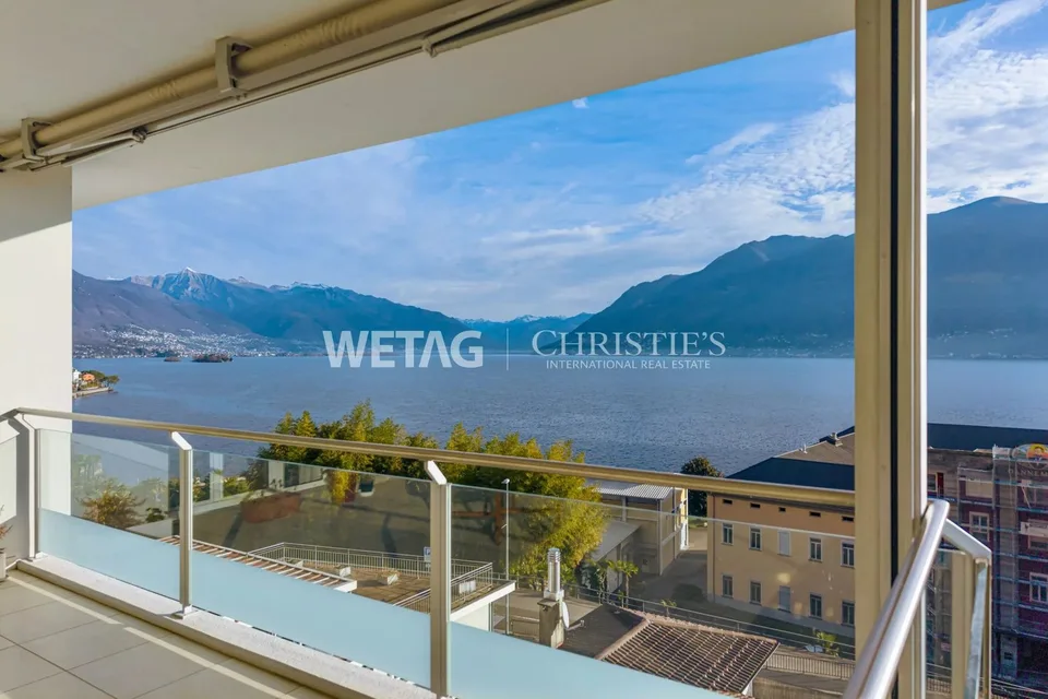 Appartamento mansarda moderno con terrazze spaziose & vista sul Lago Maggiore a Brissago in vendita