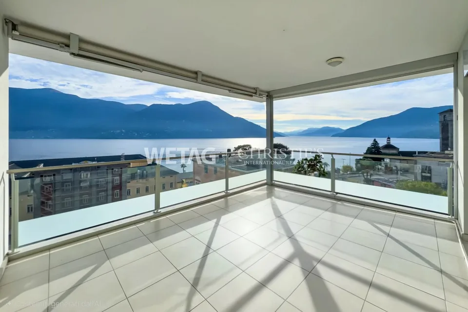 Moderne Attikawohnung mit grosszügigen Terrassen & Blick auf den La...