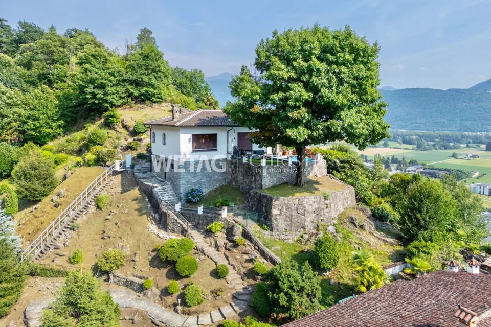 Riazzino–Lavertezzo: Mediterrane Villa mit grossem Garten & Aussenp...