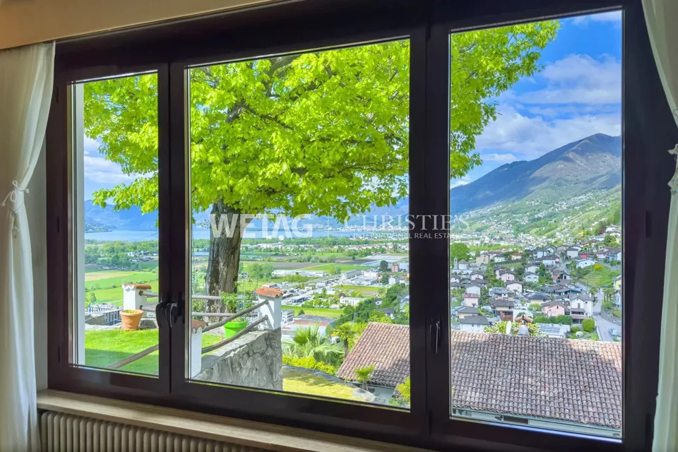 Riazzino–Lavertezzo: Mediterrane Villa mit grossem Garten & Aussenp...