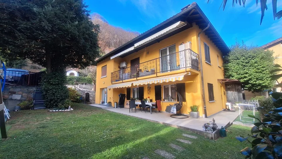 Soleggiata, Spaziosa, Casa Indipendente  con due Appartamenti, loc 3,5, Terrazza, giardino