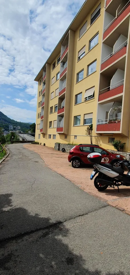 AFFITTASI POSTO AUTO ESTERNO
