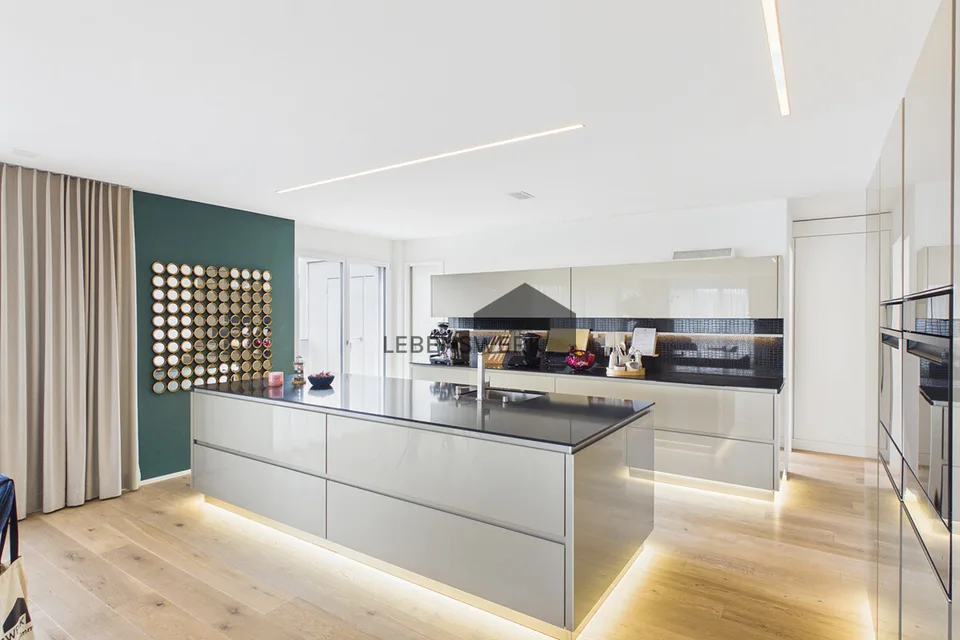 Design, lumière et deux terrasses. Appartement en attique à Thurfeld Bürglen TG