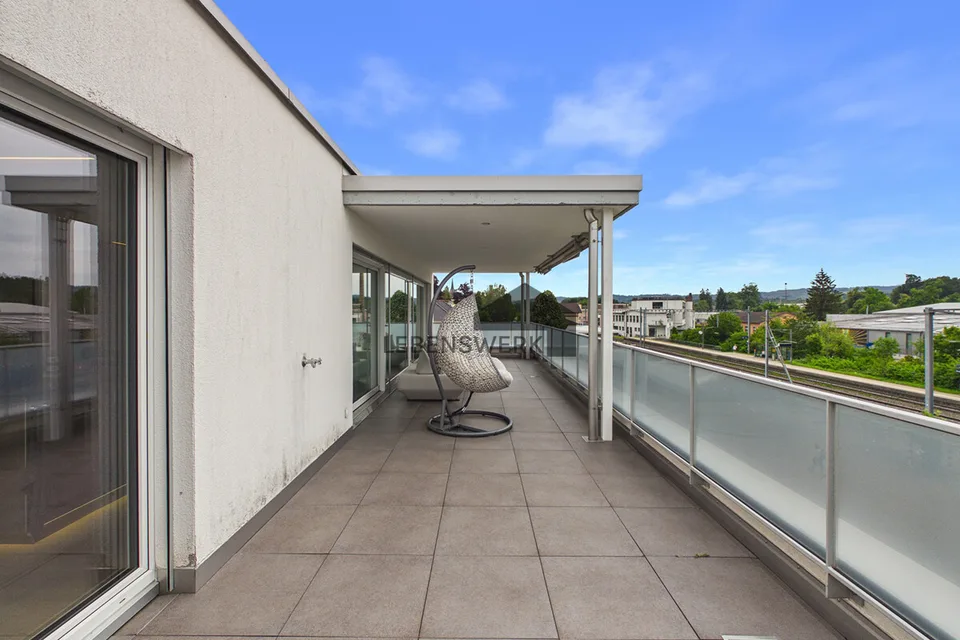Design, lumière et deux terrasses. Appartement en attique à Thurfeld Bürglen TG
