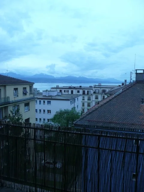 Grand appartement de 2,5 pièces avec balcon et vue sur le lac