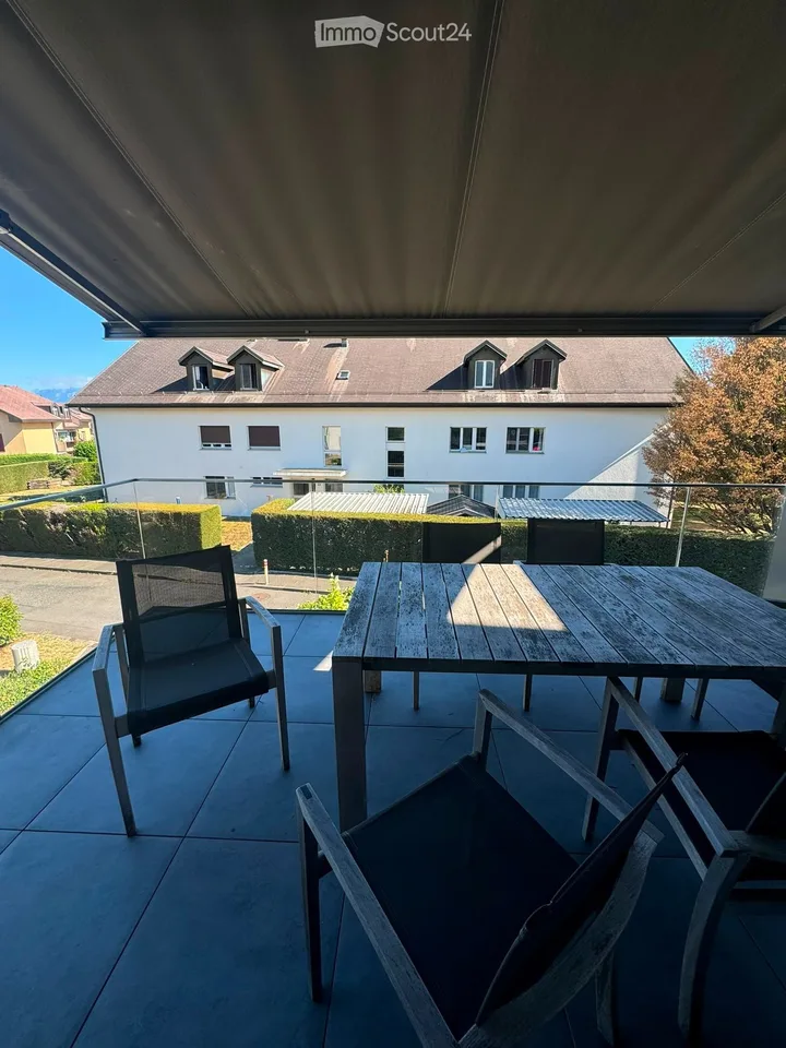 Schönes modernes 2,5-Zimmer-Duplex-Apartment in St-Prex