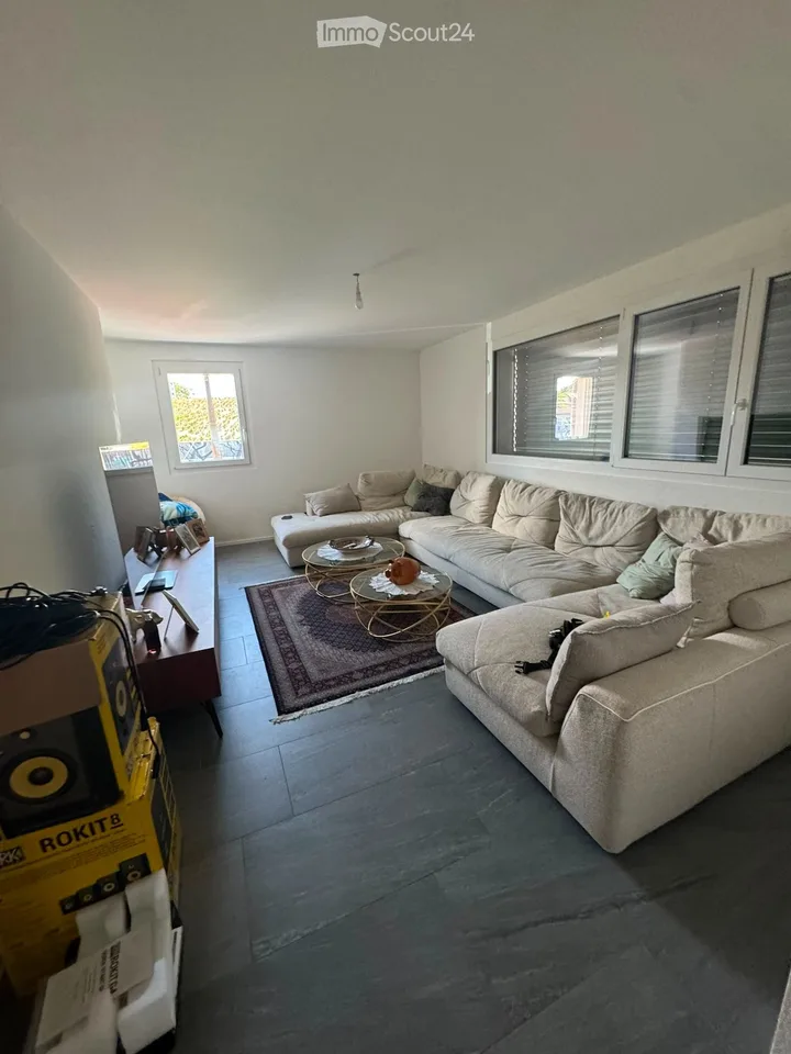 Schönes modernes 2,5-Zimmer-Duplex-Apartment in St-Prex