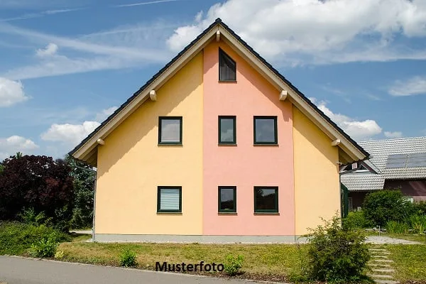 *Haus mit Einliegerwohnung*