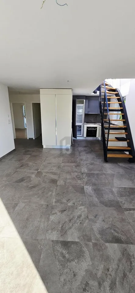 MAGNIFICENT APARTMENT WITH ROOFTOP – photo 3 of 9