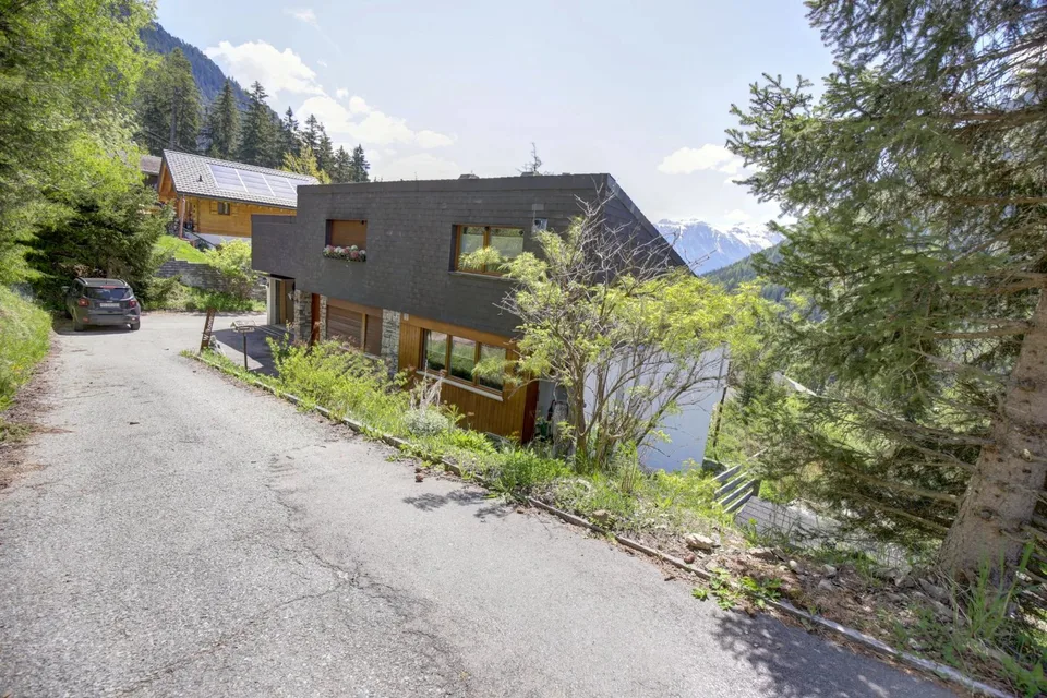 In the heart of the forest, beautiful semi-detached house in Champex-Lac!