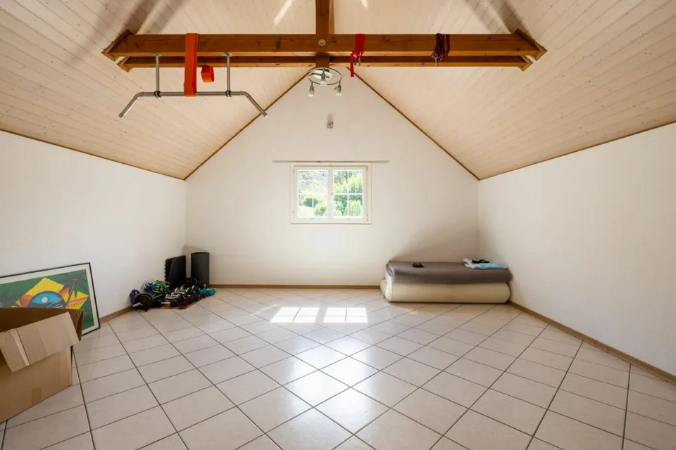 6.5 Zimmer Einfamilienhaus mit grossem Platzangebot in Plasselb – Foto 7 von 13