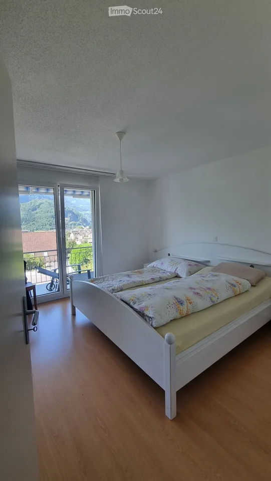 Sunny 4.5-room apartment with a dreamy view of Lake Walensee