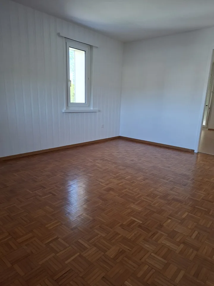 Hellisches 3.5-Zimmer-Apartment, lichtdurchflutet und sofort verfügbar in Le Locle – Foto 7 von 8