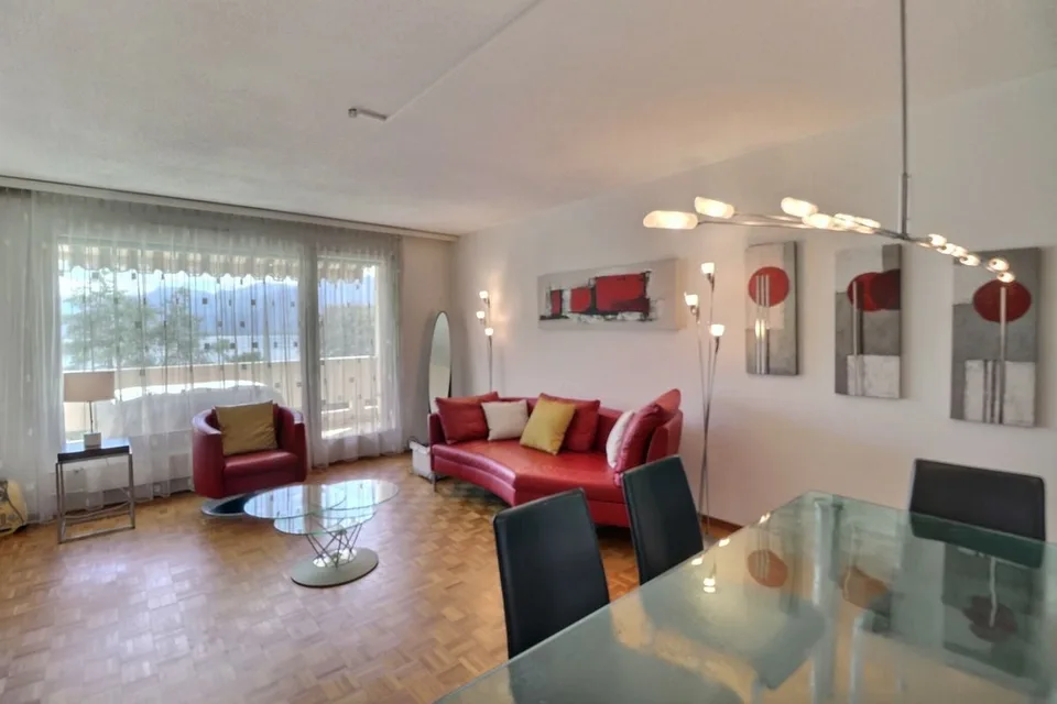 APPARTAMENTO CON 1,5 LOCALI, SITUATO IN POSIZIONE IDEALE CON VISTA PANORAMICA SUL LAGO E LE MONTAGNE, A 150 M DAI QUAI DI MONTREUX