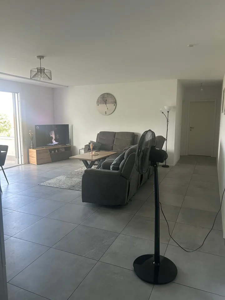 Moderne 3.5-Zimmer-Wohnung mit Balkon in Courgenay