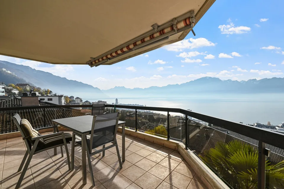 MONTREUX - SPAZIOSO APPARTAMENTO 4.5 CON VISTA IMPRENDIBILE