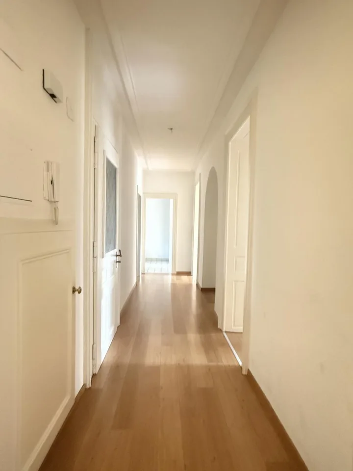 Wohnung mit 5.5 Zimmern im 1. Stock in Lausanne - befristet
