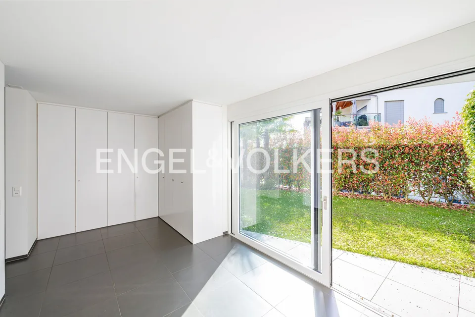 Modern design with private garden (111)